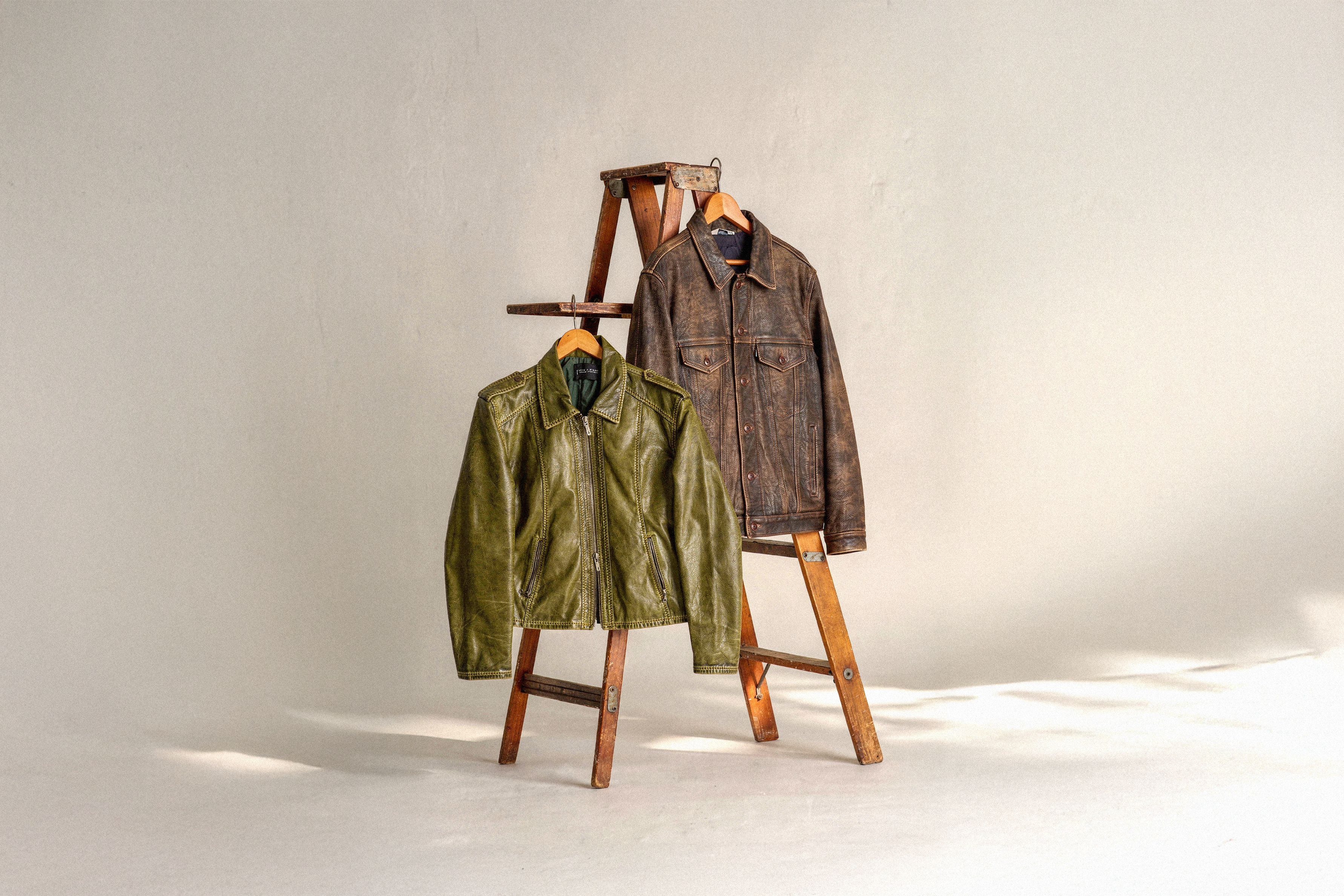 Come eliminare aloni e piccole macchie senza rovinare la giacca in pelle vintage