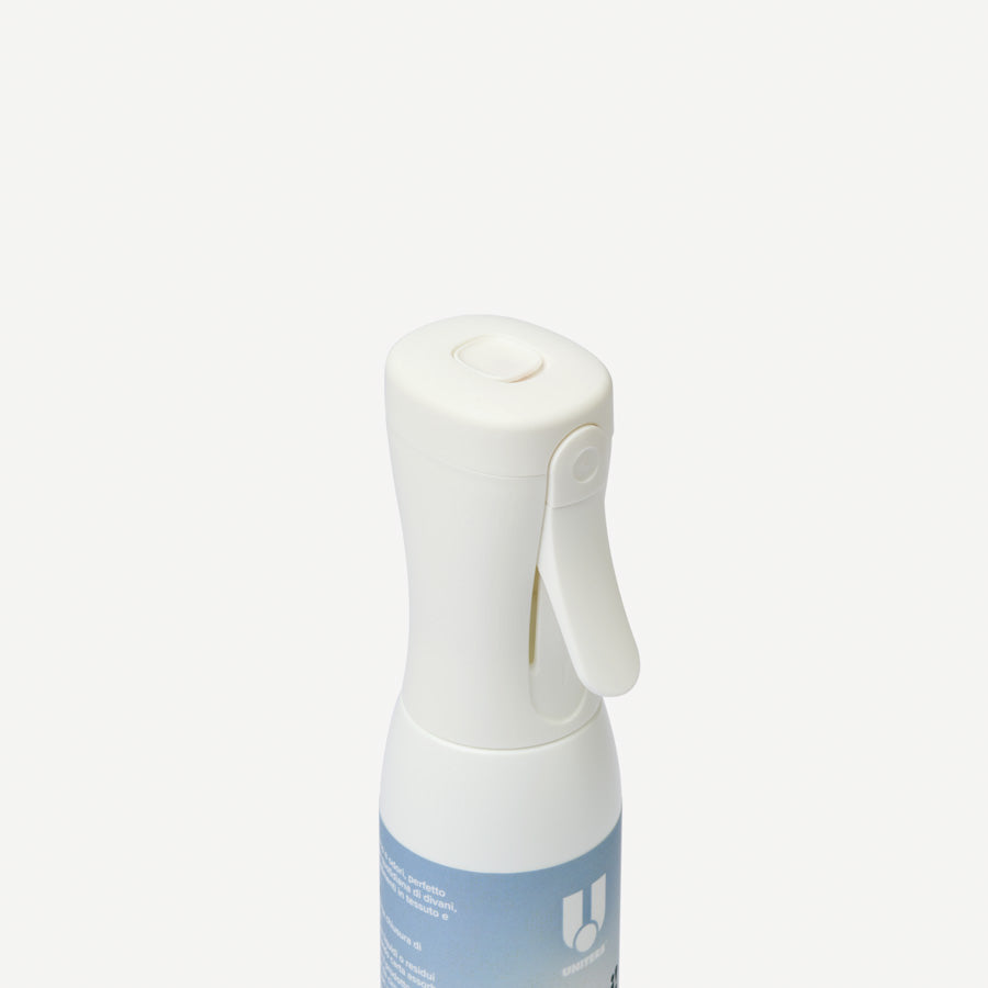 Uniters "Pulisci! Tessuto e Microfibra" spray per arredamento, abbigliamento e accessori.