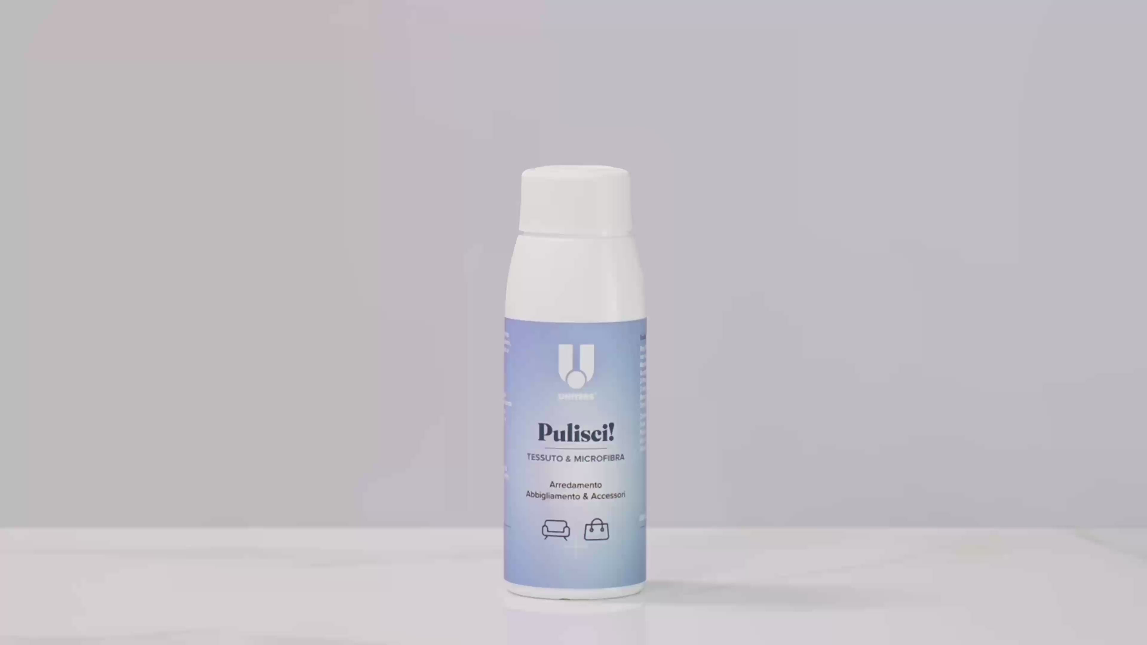 Carica video: Uniters video tutorial del detergente spray "Pulisci! Tessuto e Microfibra". Mostra come inserire l'erogatore spray sulla ricarica del prodotto per la pulizia di arredamento, abbigliamento e accessori.